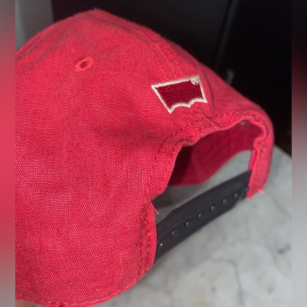 Levi’s SnapBack Red - Picture 3 of 3